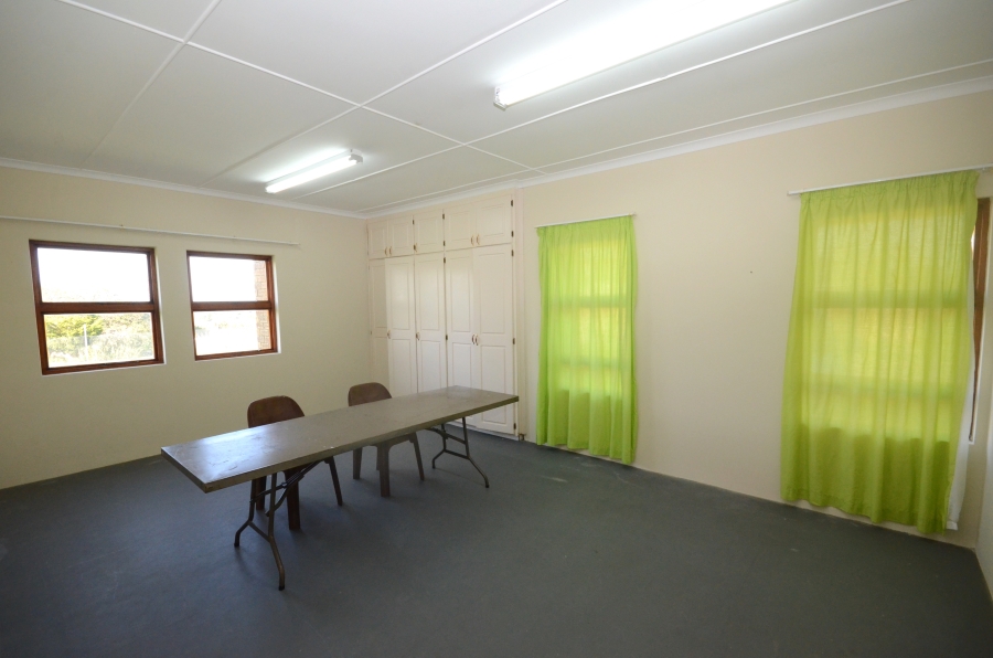 To Let Commercial Property for Rent in Beacon Bay Eastern Cape